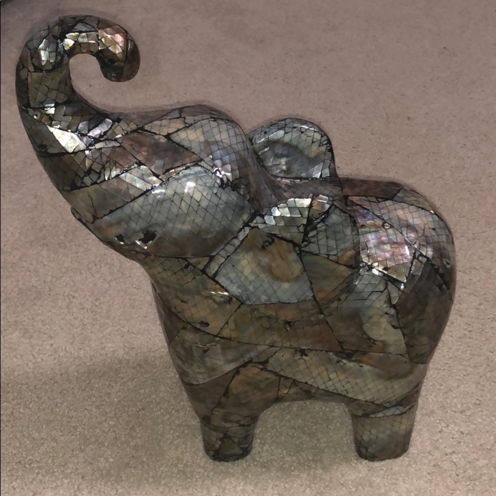 Elephants Statue